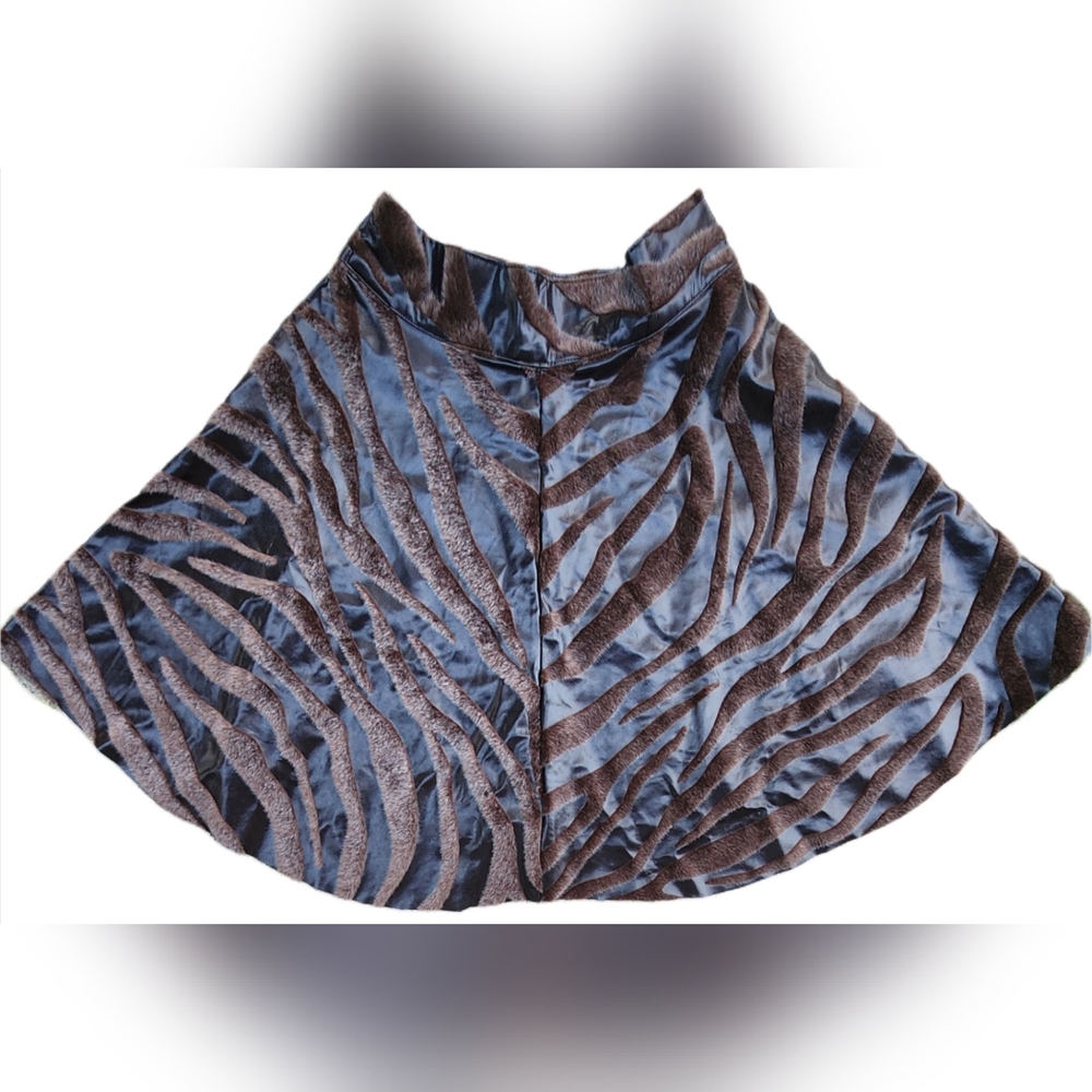 Furry Animal Print High Waisted Small Twirl Faux Leather Skirt - Picture 3 of 10